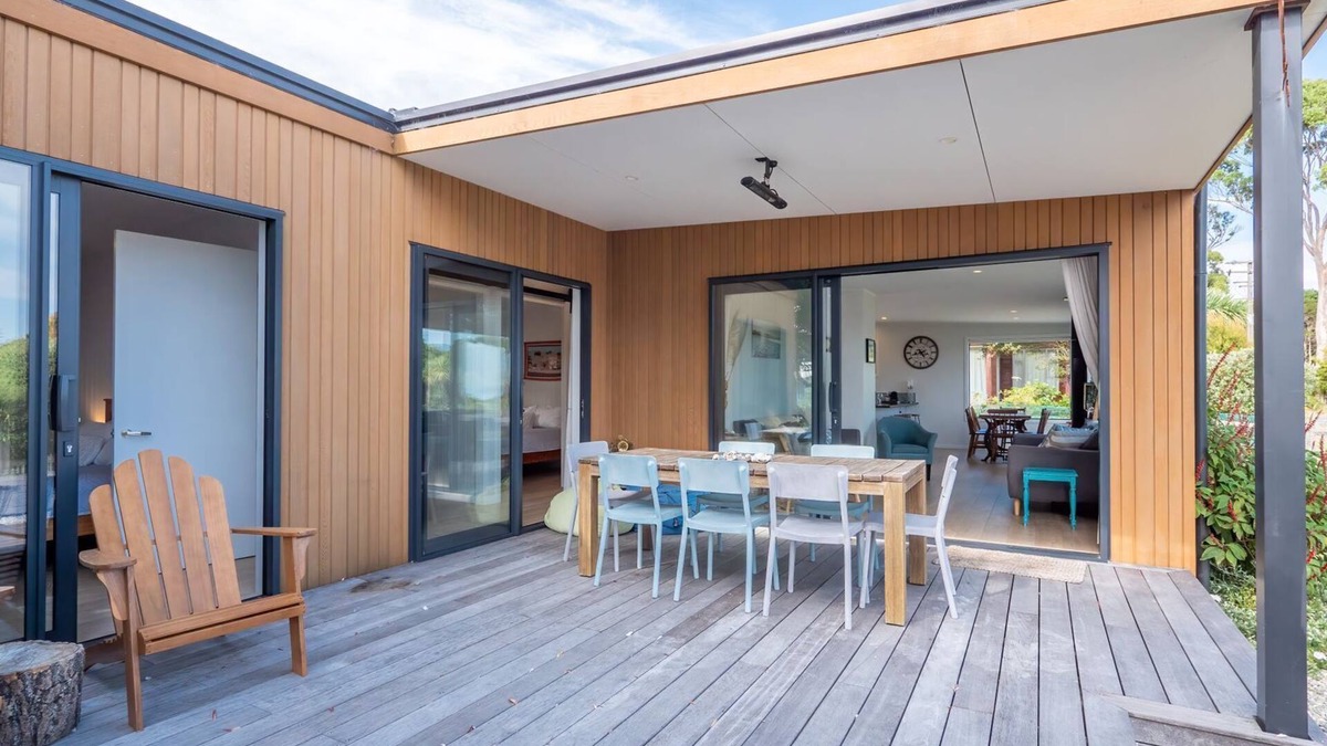 Pohara House | A modern family home just a few steps from the beach