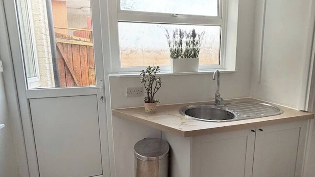 Streatham Apartment | A modern spacious 3-bedroom apartment with garden