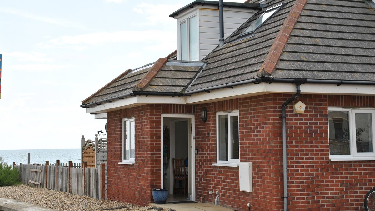 Selsey House | A Modern Stylish House Designed To Fully Enjoy Its Wonderful Seafront Position