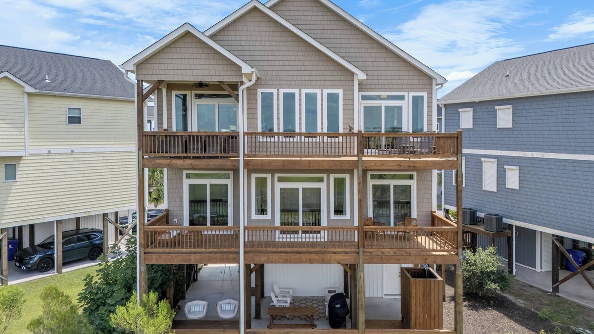 Surf City House | A Nauti Sunset 4 BD 3.5 BA Amazing Intracoastal Waterway Views & Elevator