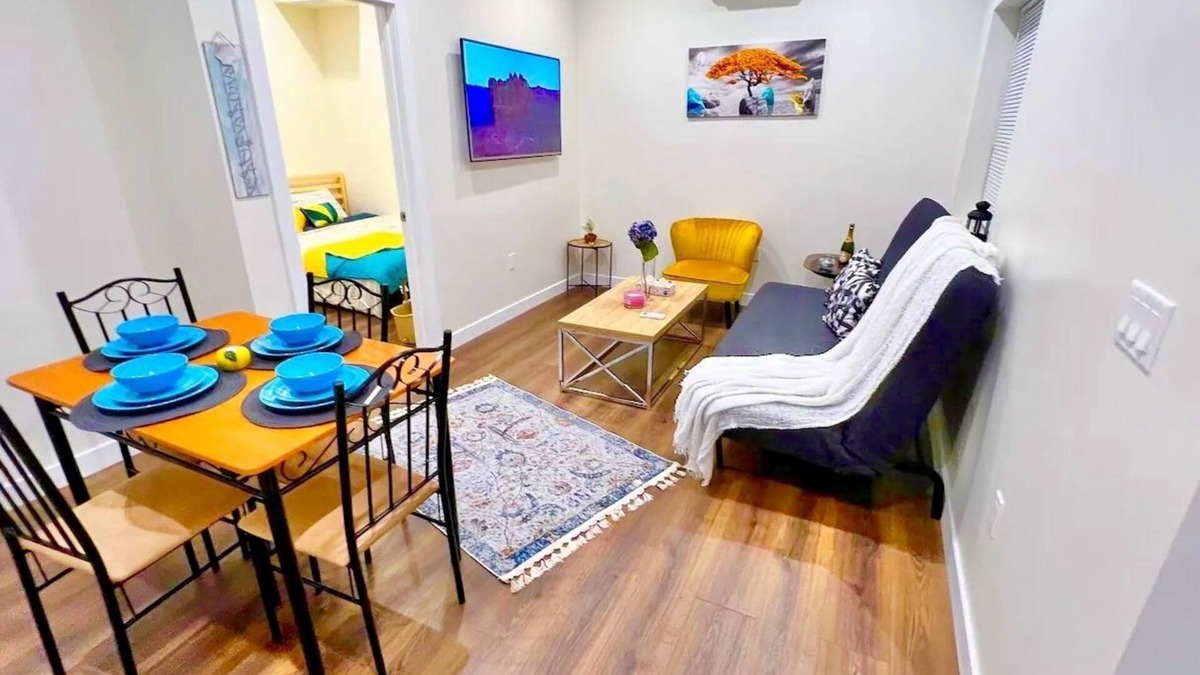 Reseda House | A newly built stunning guest house with all amenities.