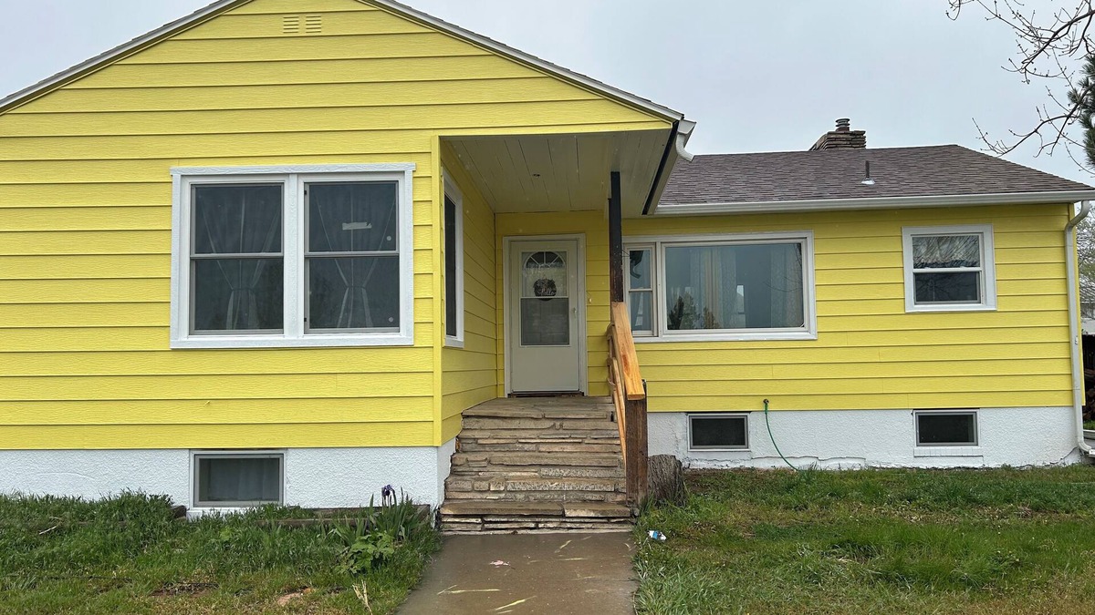 Thermopolis House | A newly renovated home full of fun games for the entire family to enjoy.