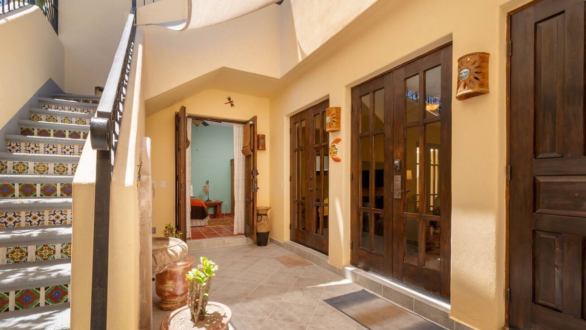 Nopolo House | A peaceful and charming 2-bedroom home located with Golf cart included