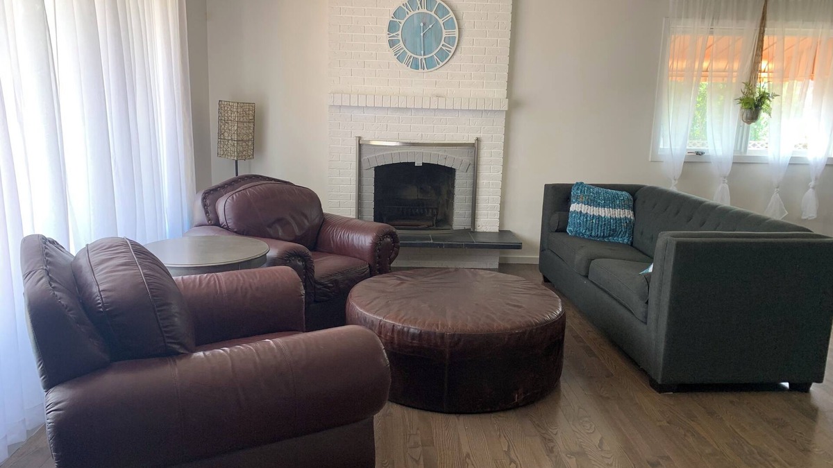 South Lethbridge House | A Peaceful Retreat close to a lake, walking paths, golf, shopping and hospital.