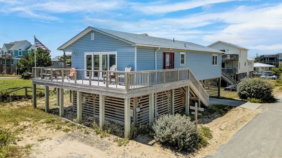 South Nags Head House | A Pearl in the Oyster | 100 ft to the beach | Hot Tub and Dog Friendly