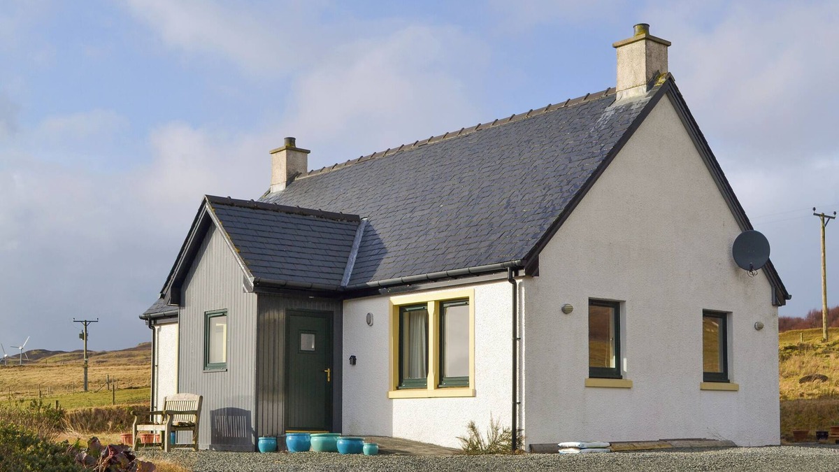 Portree Cottage | A perfect house for a couple wanting to spend a week or two on Skye.