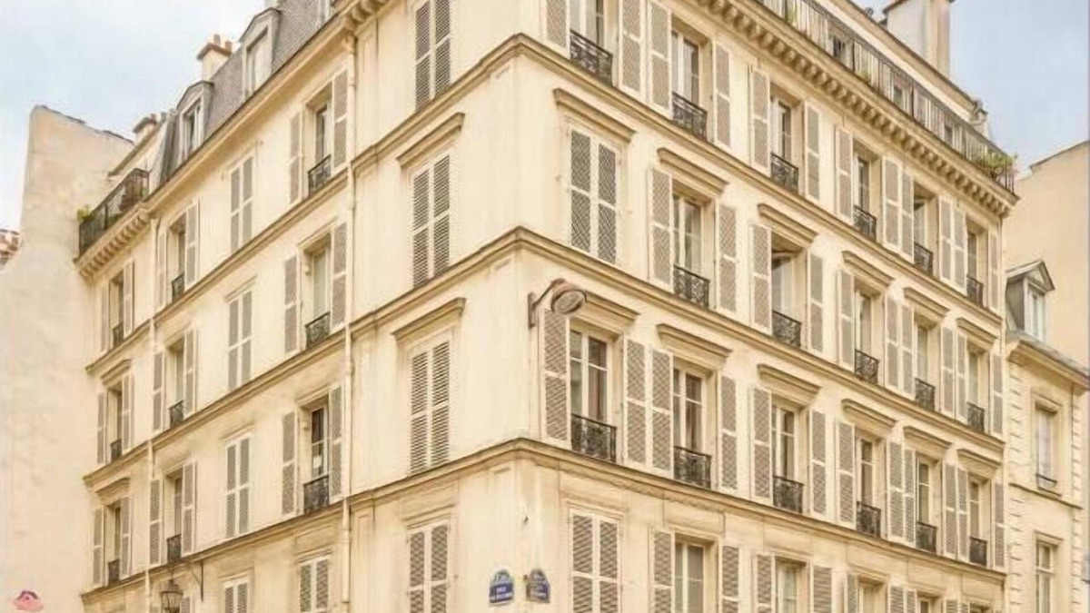 Saint-Merri Apartment | A PERFECT PARISIAN GETAWAY IN A PERFECT LOCATION – RUE DU TEMPLE