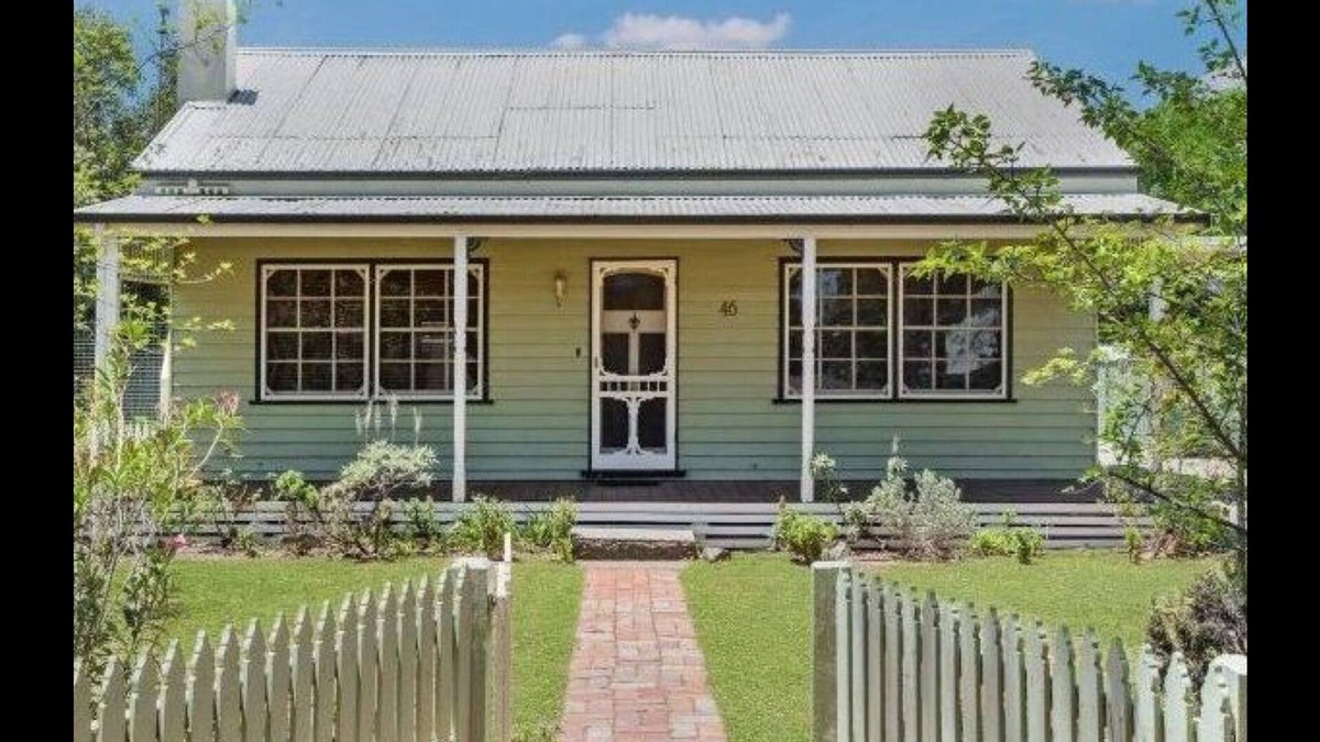 Echuca House | A petfriendly taste of yesteryear 1.1 k from city centre.