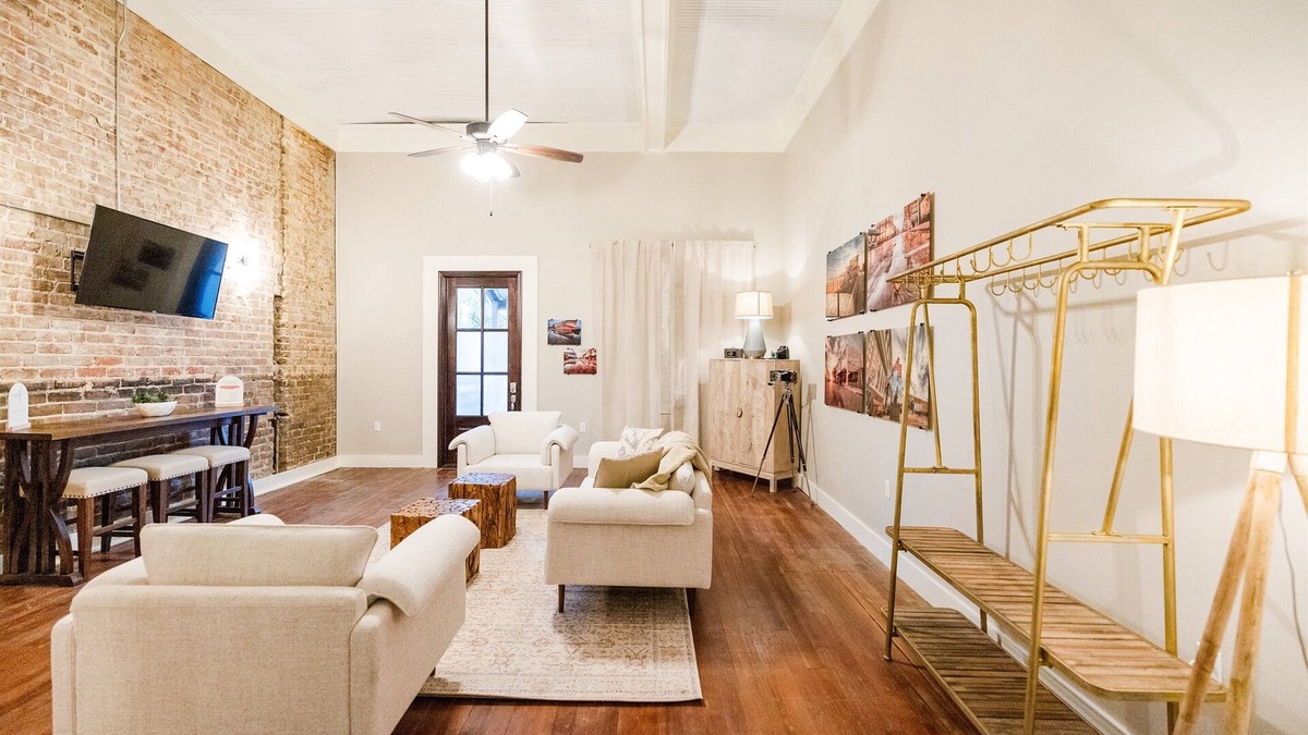Laurel Apartment | A Picture-Perfect Stay in Downtown Laurel