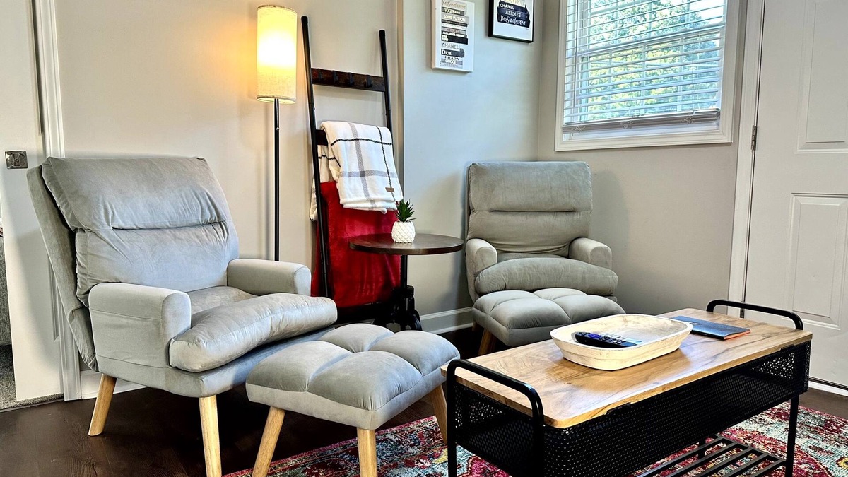 Newton House | A Piece of Paris (East unit) - 5 min walk to Historic Downtown Newton - Sleeps 6