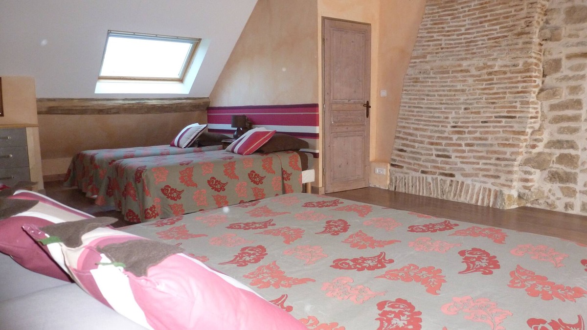 Saint-Maurice-les-Couches Apartment | A place to stay in Burgundy Vineyard - Sleeps 7/9 in a former winery