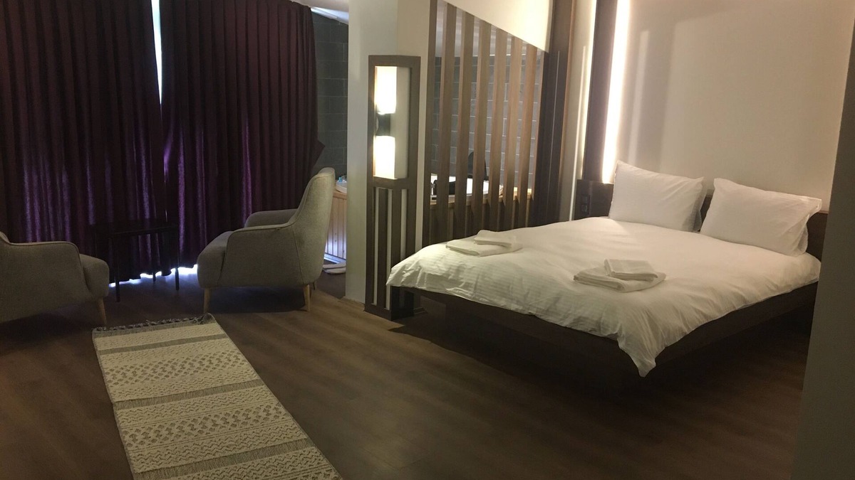 Ayder Apartment | A place having historical arc-bridge view, a garden by river to spend time!