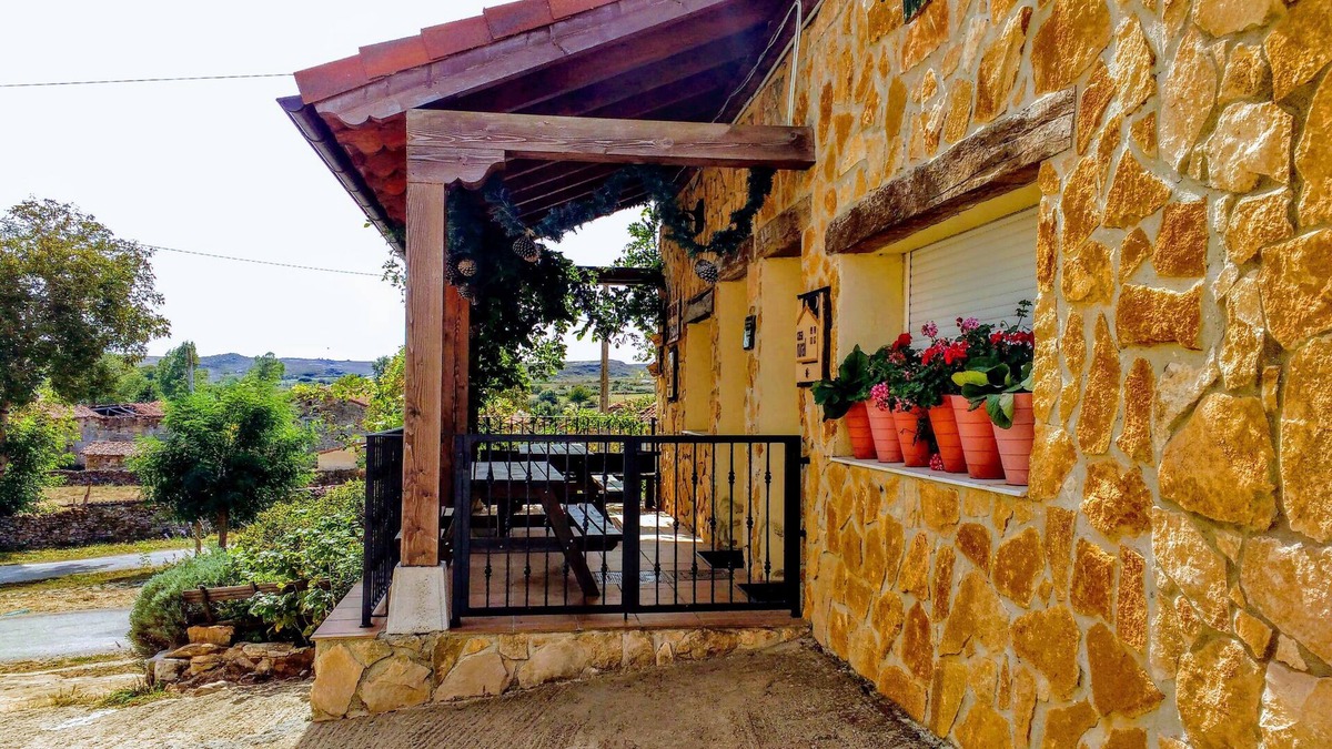 Santa Gadea Cottage | A place of Atlantic meadows and forests, 5 km from the beaches of the Ebro reservoir