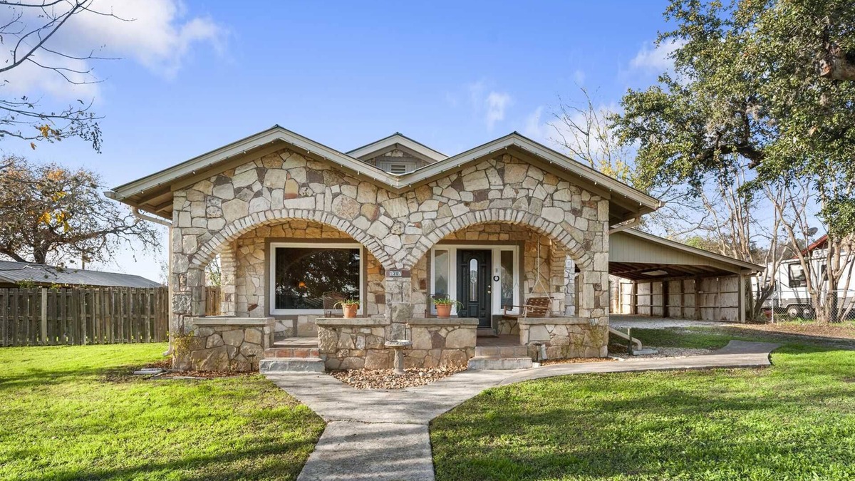 Bandera House | A Place on Pecan in Bandera