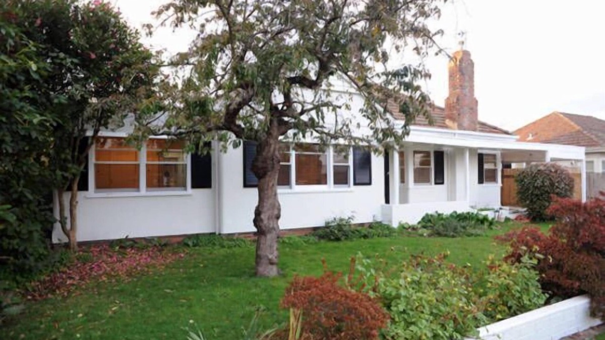 Newington House | A Place To Stay - 10 Smith St