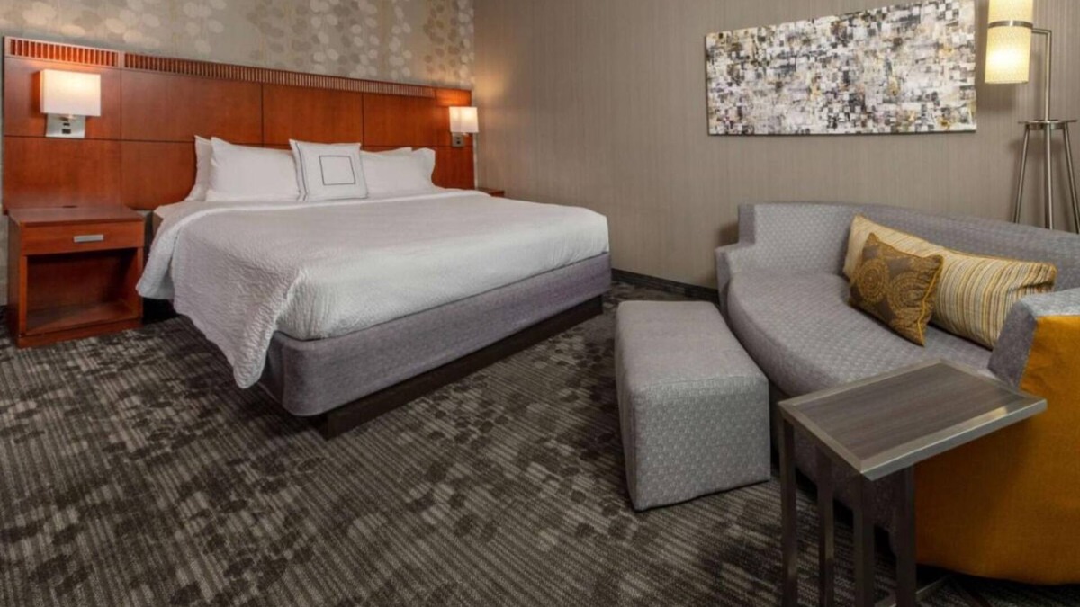 Newark Hotel | A Place You'll Surely Enjoy! TWO Comfortable Units, Pet-friendly, Indoor Pool!