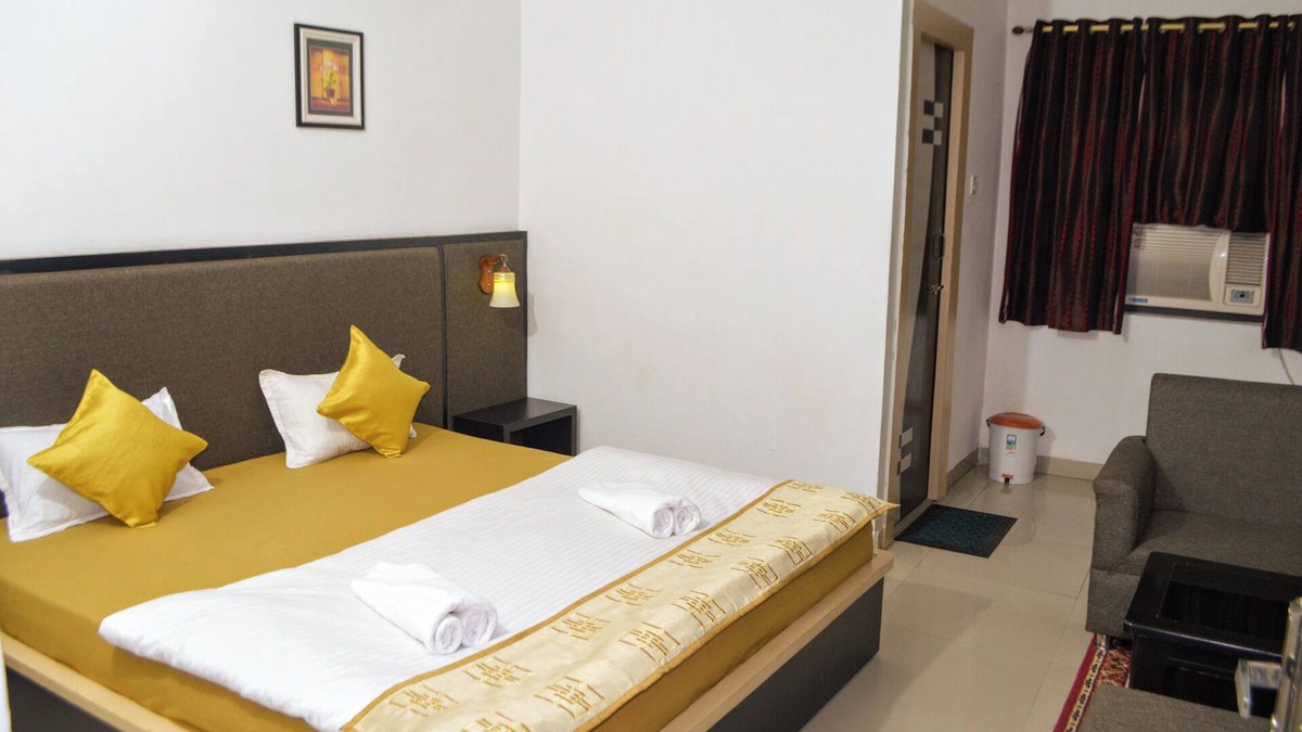 Bodh Gaya Bed & Breakfast | A popular 5-bedroom bed and breakfast accommodation in Bodh Gaya.