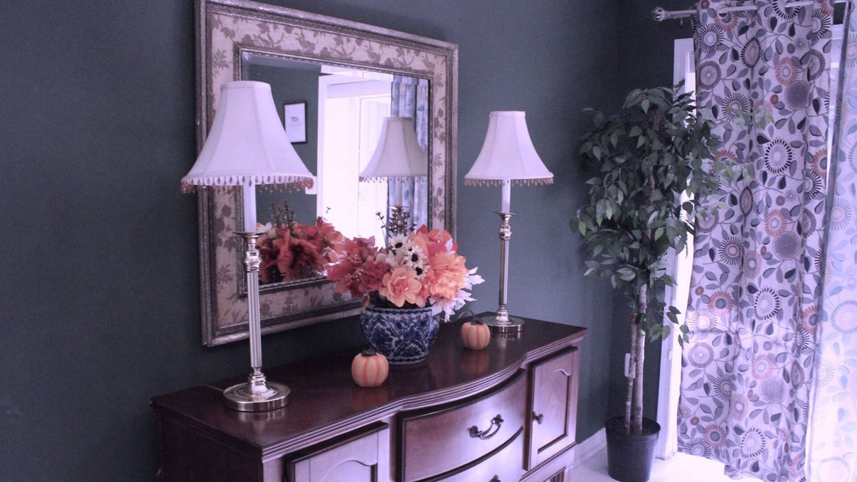 Manassas Park House | A private 2BR & living area w/patio for 4