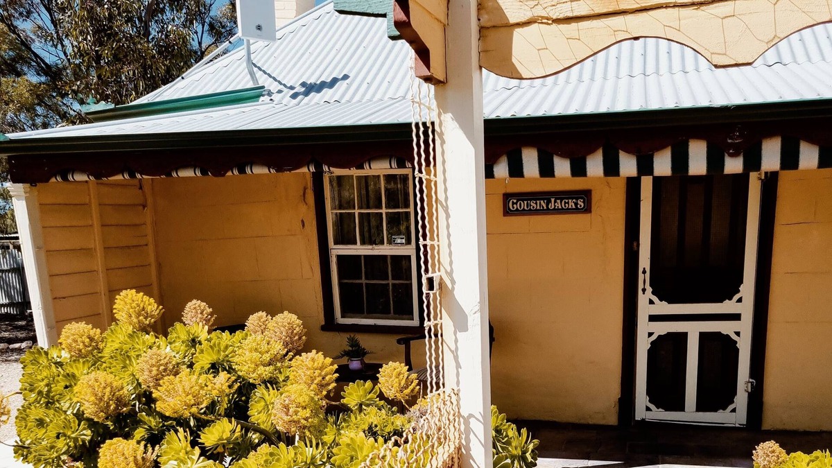 Moonta Mines Cottage | A quaint and crooked Cornish cottage