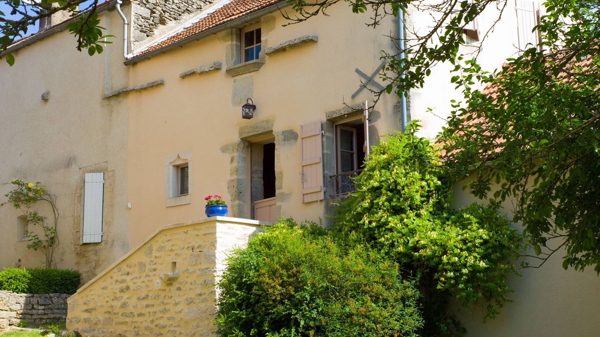 Flavigny-sur-Ozerain House | A quiet and comfortable house in a burgundy's medieval village