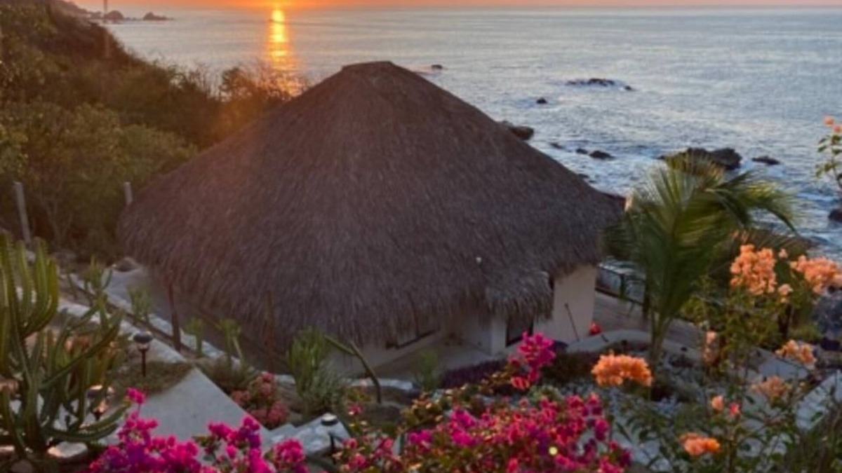 Bouvet Island Cabin | A quiet place away from society.W/virgin beaches just a few steps away from you