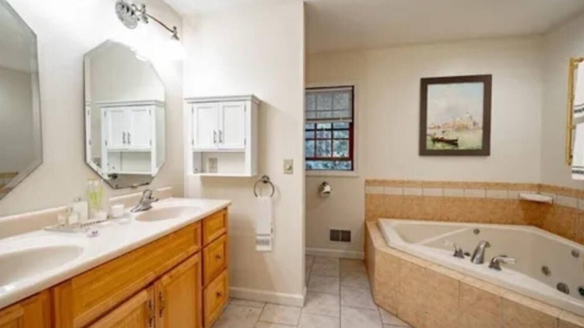 Ware House | A Quiet, Spacious and Private 4 Bedroom house for family reunion and getaway.