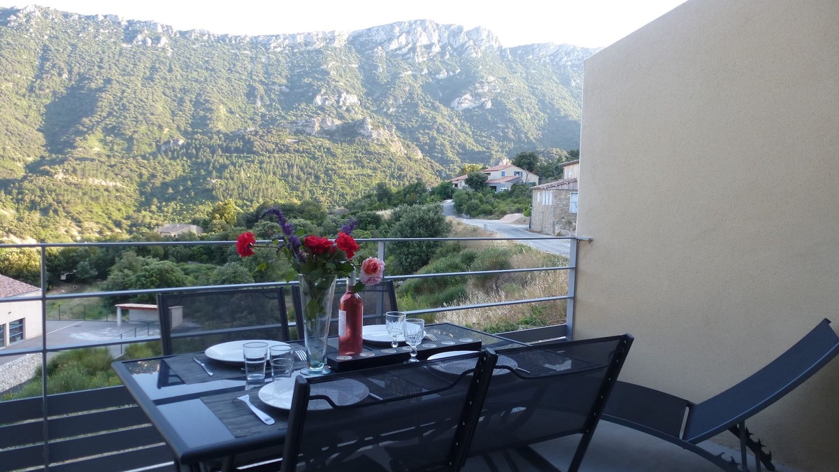 Duilhac-sous-Peyrepertuse Cottage | A recent comfortable cottage with exceptional views of the Cathar castles