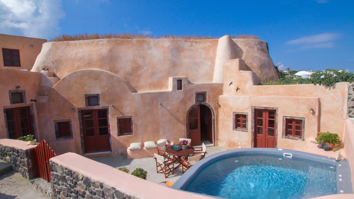 Finikia Villa | A Renovated old winery-canava in Finikia