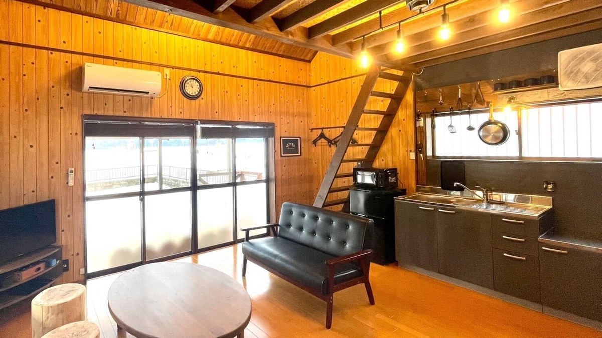 Imazu House | A rental villa with a large garden where you can h / Takashima Shiga