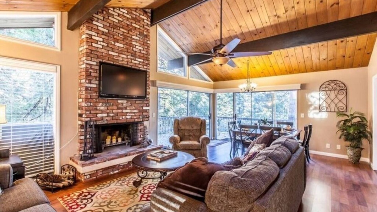 Twin Peaks Cabin | "A RETREAT CABIN PERFECT TO RELAX"