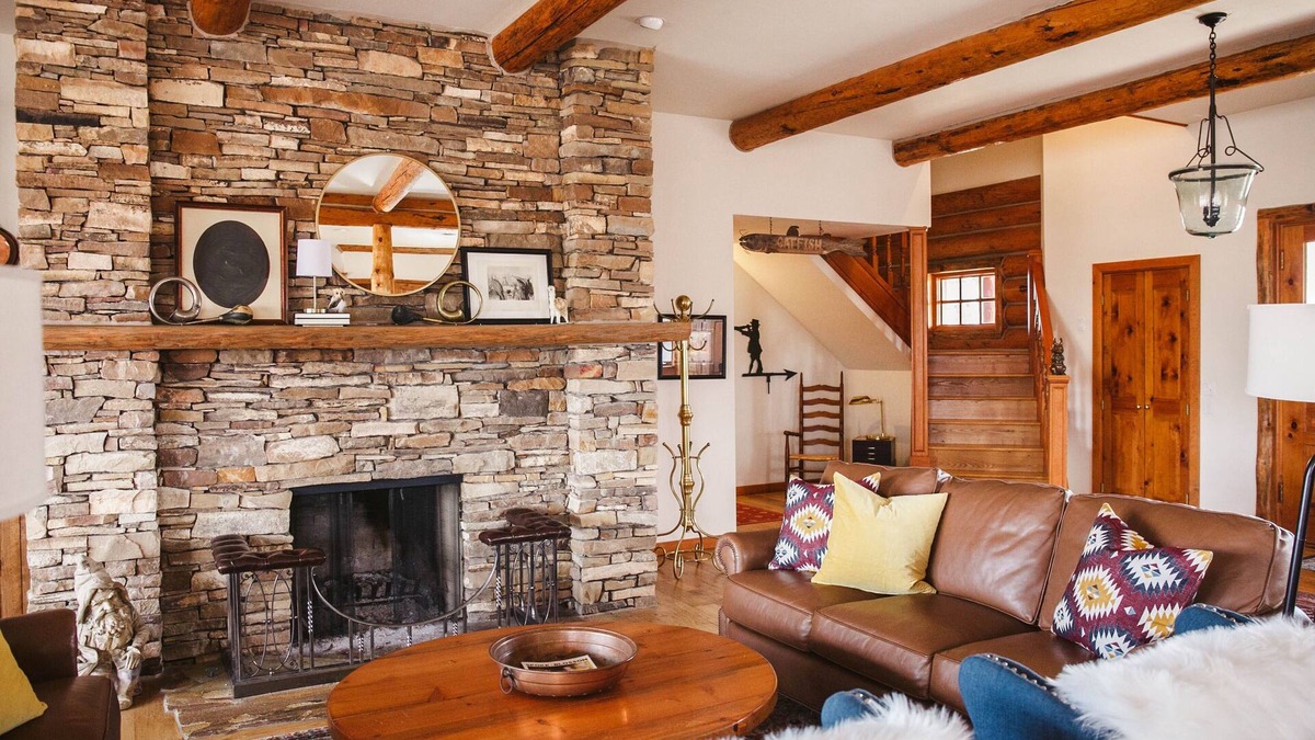 Montrose House | A River Runs Through It - Log Home, Garage Game Room, 50 Acres, 3 Min to Town