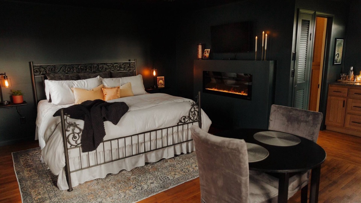 Sulphur Springs Apartment | A Romantic Escape - A Treat For Shawshank Prison Fans!