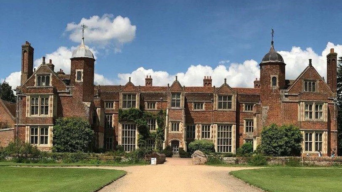 Lavenham Cottage | A romantic retreat for two, nestled in a historic medieval village.