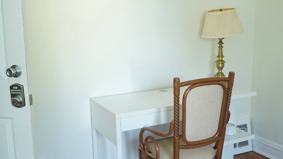 Mayfair Apartment | A room close to O’hare airport