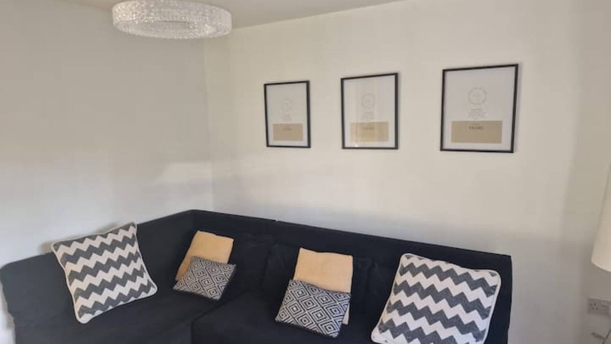 Wolverhampton House | A&S Properties (No guest fees)
