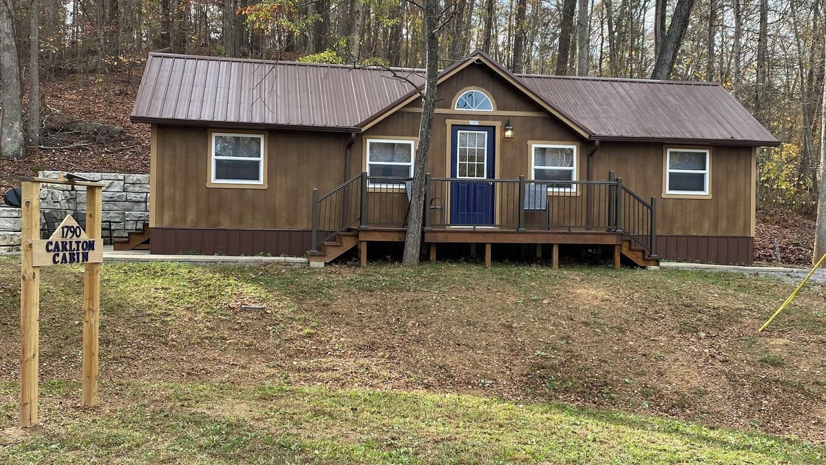 Goreville Cabin | A secluded 1-bedroom cabin in the Shawnee National Forest at the Lake of Egypt.