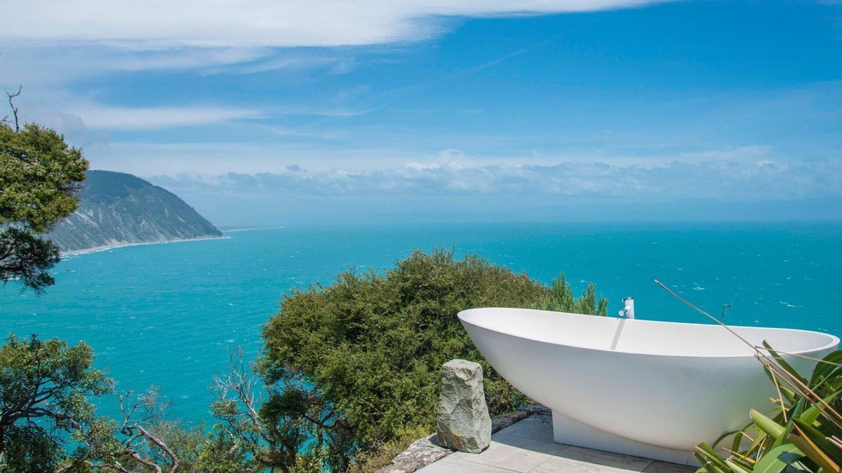 Nelson Region Cabin | A secluded hut with breathtaking ocean views