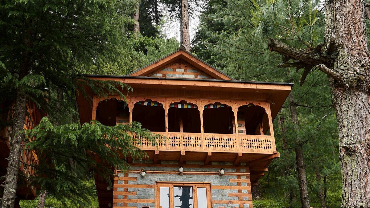 Manali Cottage | A secluded Private Castle with the Balcony of Dreams in the middle of a forest!