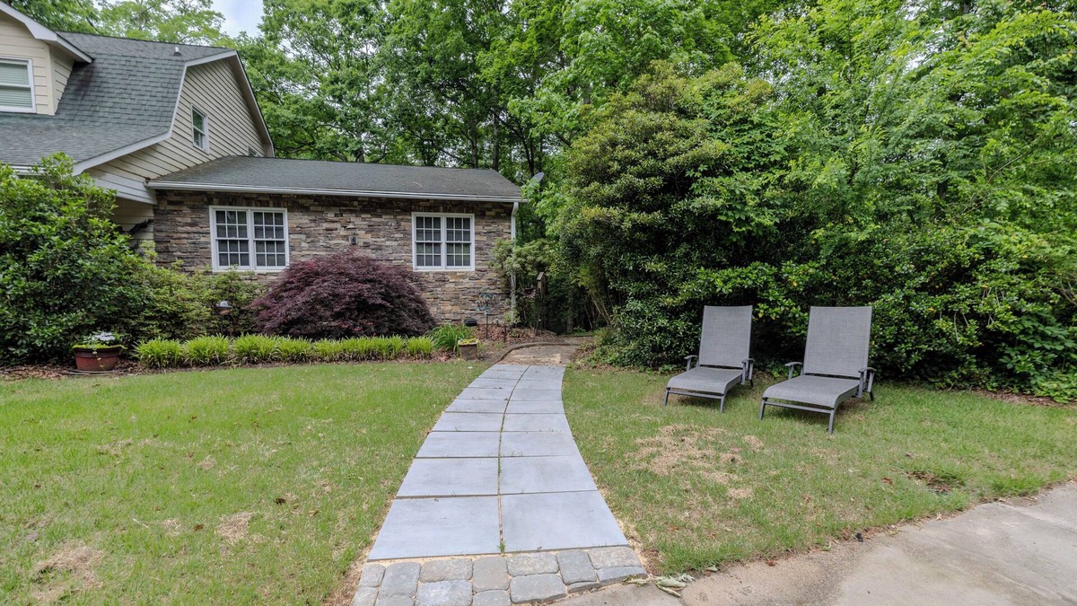 Greer Apartment | A Serene Retreat with Modern Comforts