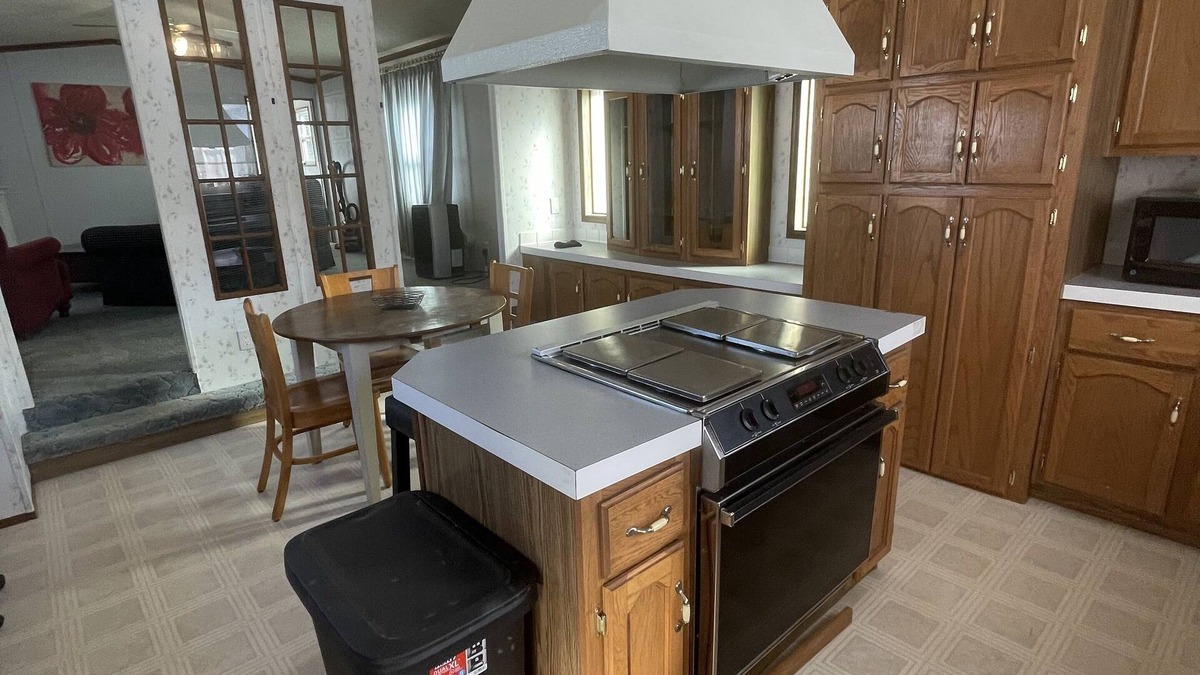 Elbert House | A simple place to stay in Elbert, CO. Conveniently located behind Bar & Grill.
