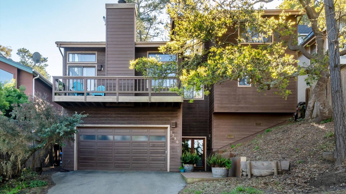 Lodge Hill House | A Skyhigh Retreat: 2 BR, 2 BA House in Cambria, Sleeps 4
