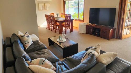 Sussex Inlet House | A Slice Of Paradise