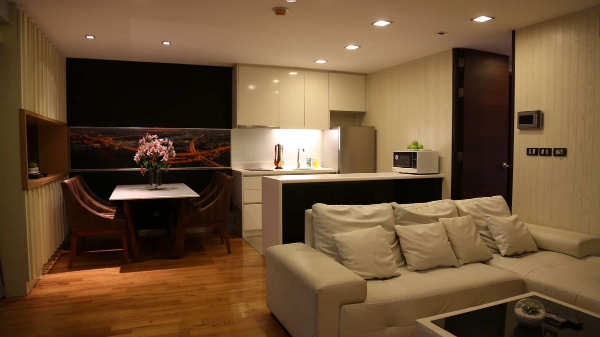 Silom Condo | A Spacious 1 Bedroom Condo in Bangkok CBD, 1 minute walk from Sky train