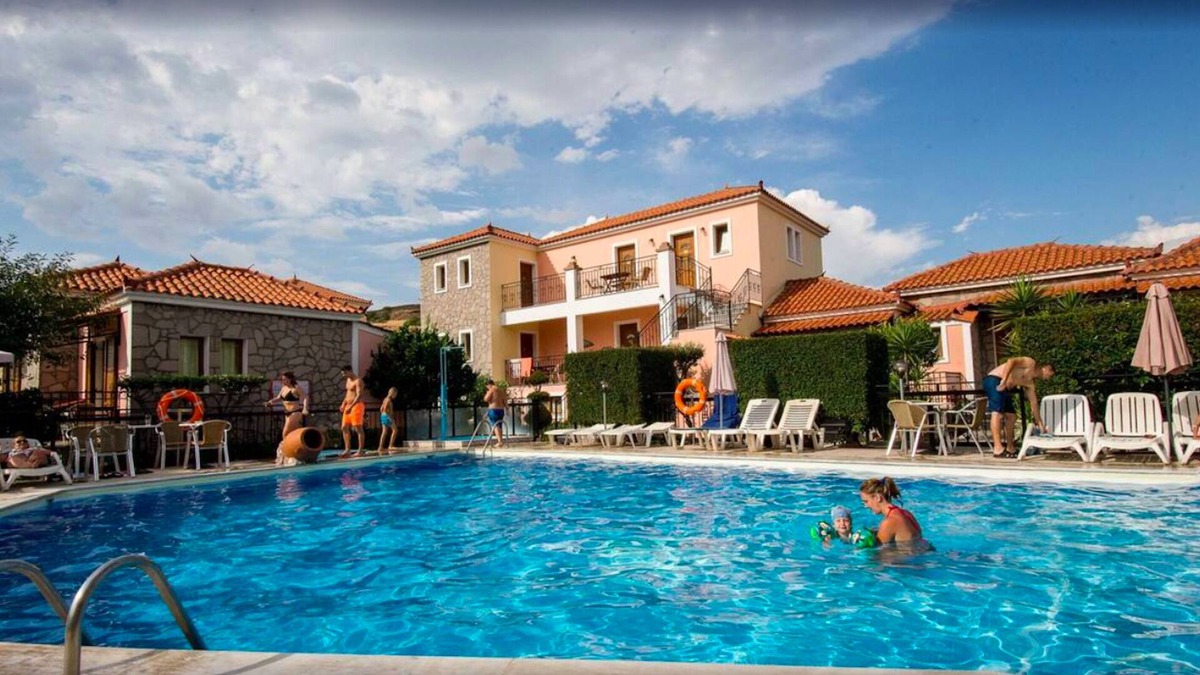 Anaxos Apartment | A spacious and bright studio with balcony