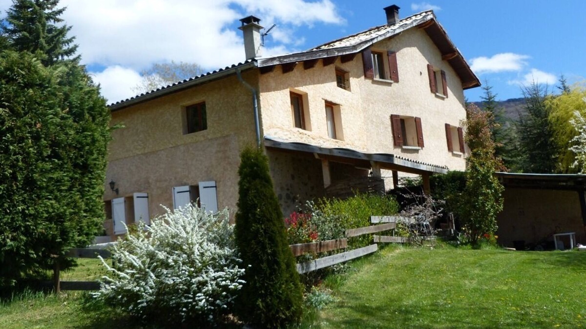 Venterol Bed & Breakfast | A spacious, bright room with access to the swimming pool in season