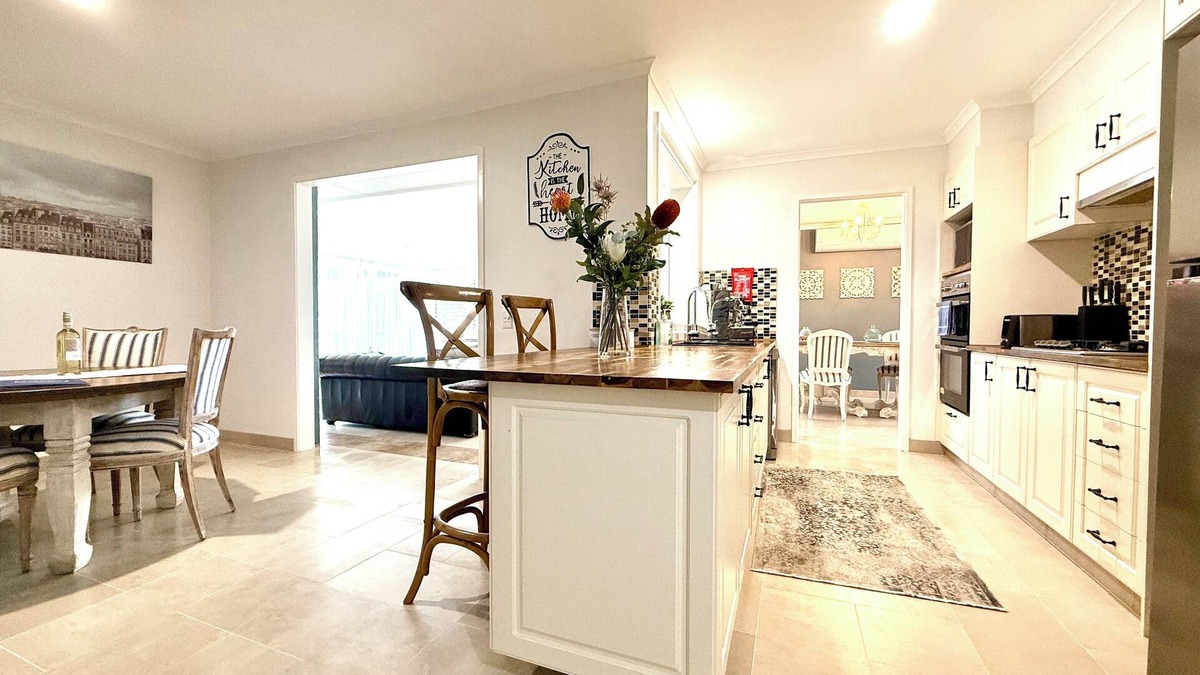 Welby House | A spacious Southern Highlands retreat in Welby with alfresco BBQ area