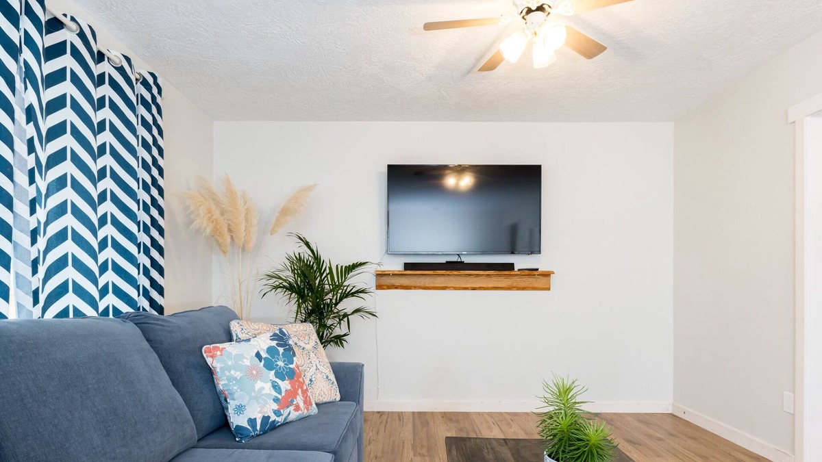 Cumberland House | A spacious stylish getaway, with hot tub!