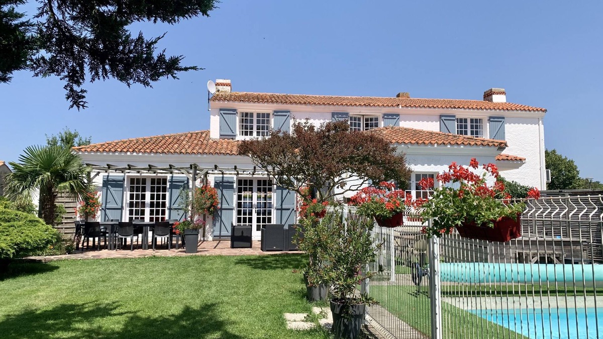 Longeville-sur-Mer Villa | A spacious villa for you all to finally be together after so long apart.
