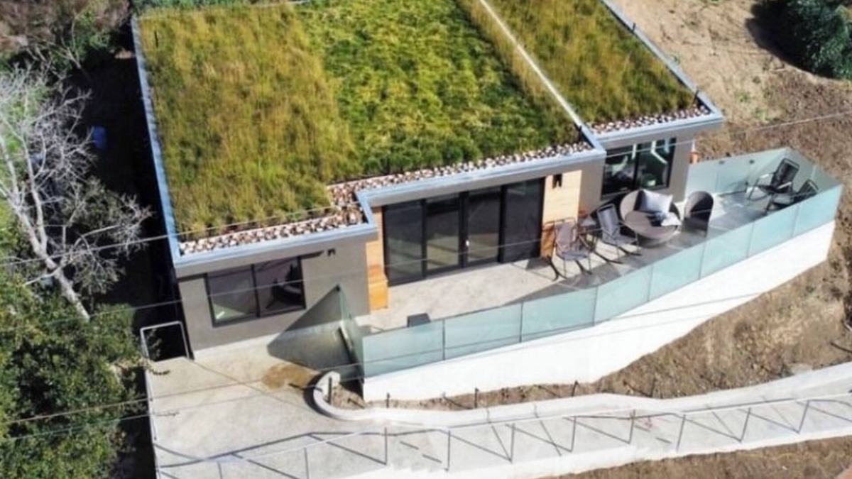 Point Richmond House | A spectacular home with a three bridge view out the Golden Gate.