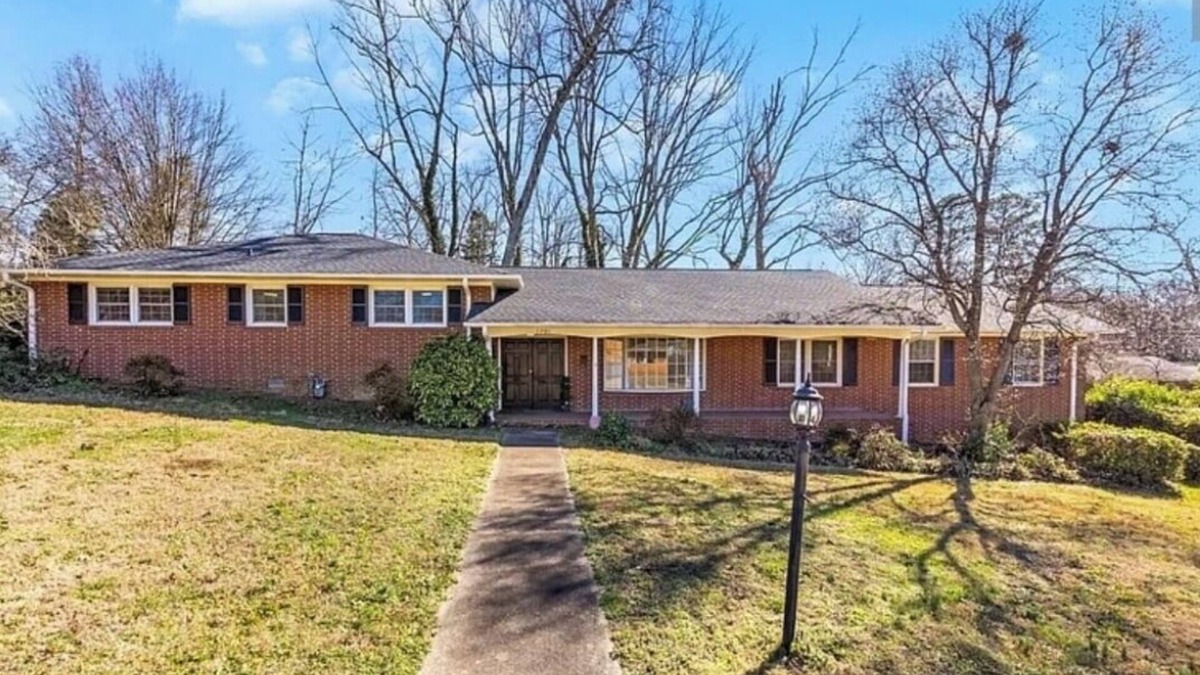 Gastonia House | A Sprawling, Split-Level Charmer!